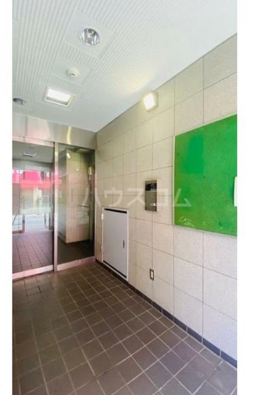 25/26 エントランス