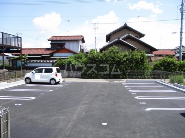 16/18 駐車場