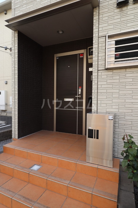 28/28 エントランス