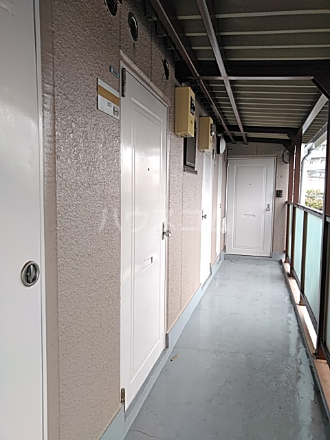 22/30 エントランス