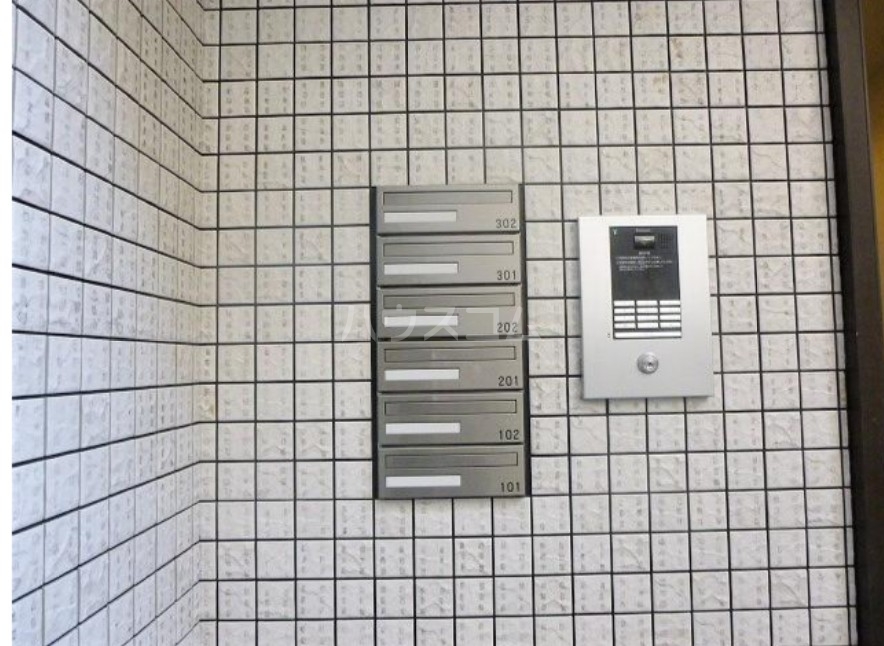 16/16 エントランス