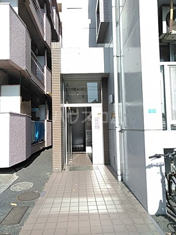 23/30 エントランス