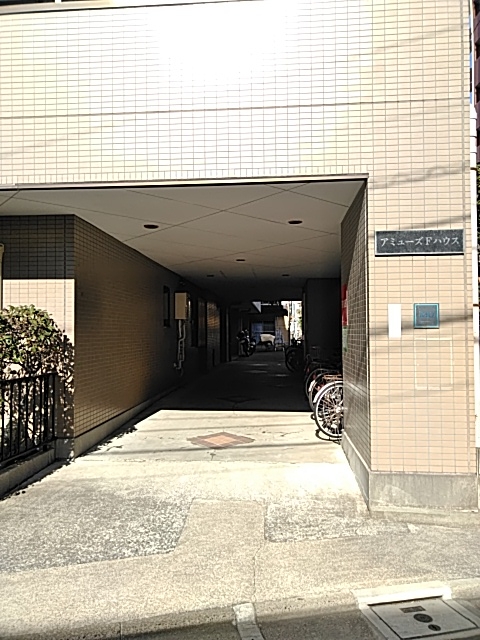 23/28 エントランス