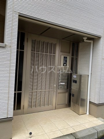 28/30 エントランス