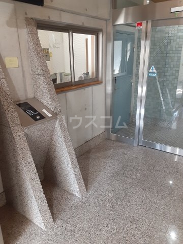 24/30 エントランス