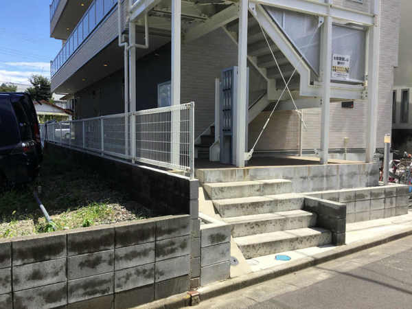 22/30 エントランス