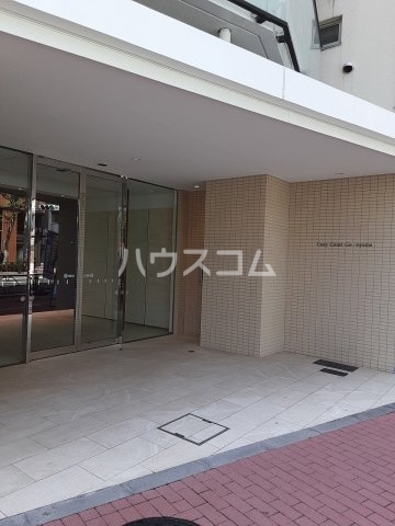 26/30 エントランス