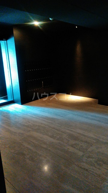 24/30 エントランス