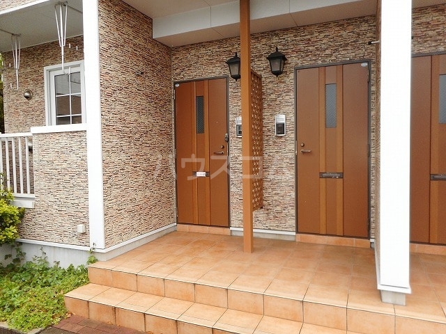 23/30 エントランス