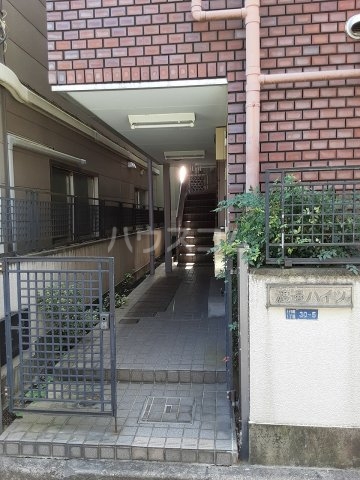 18/27 エントランス