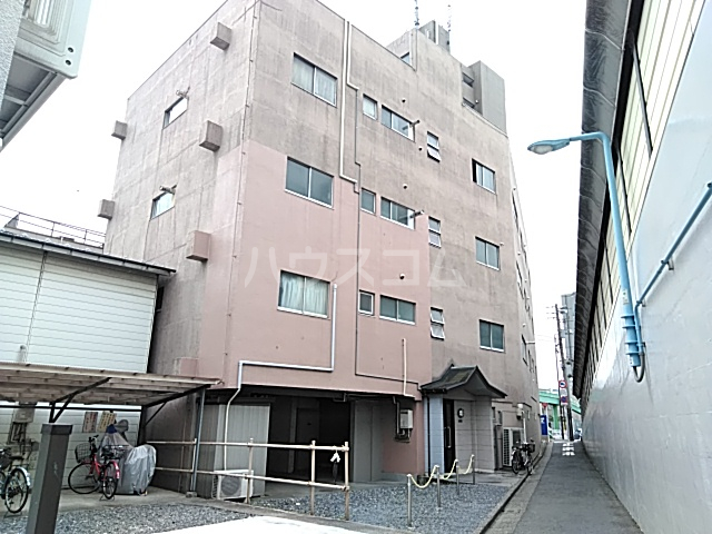 25/29 エントランス