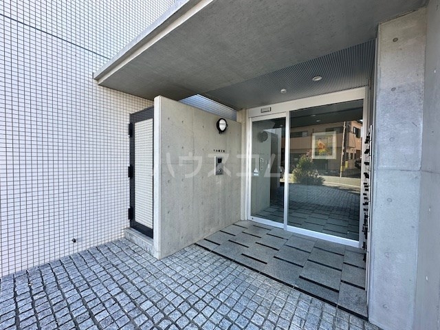 28/30 エントランス