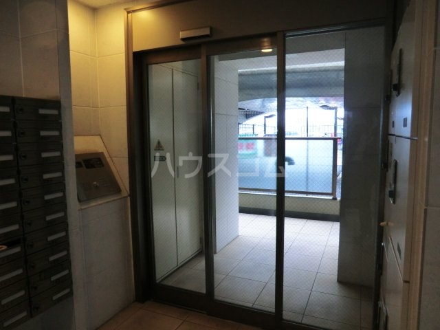 20/30 エントランス