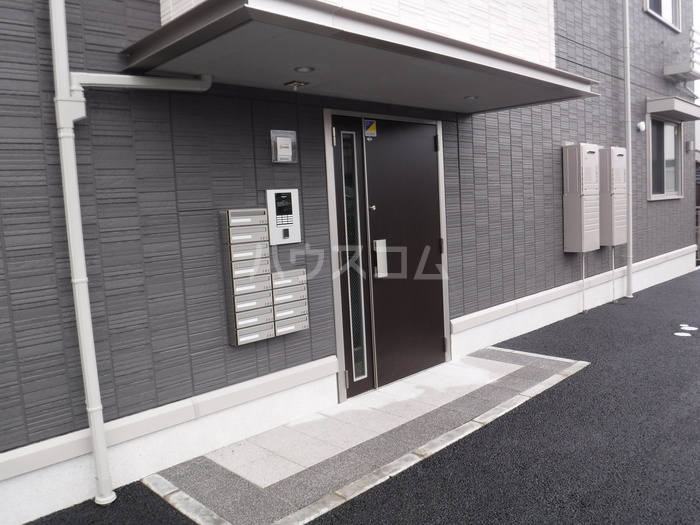 23/27 エントランス