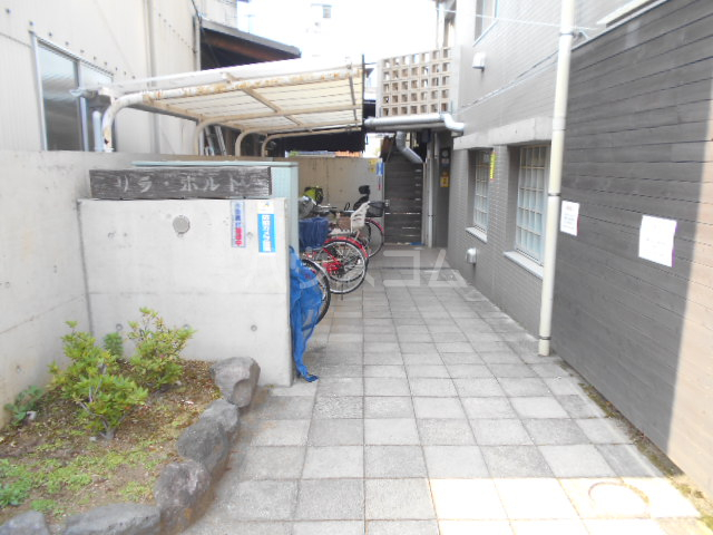 28/30 エントランス