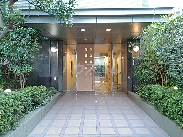 26/30 エントランス