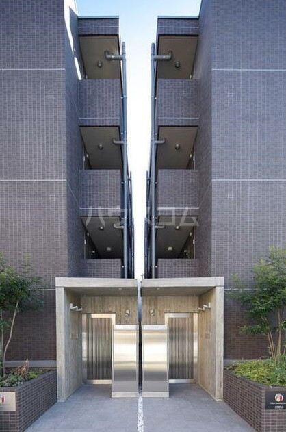 16/18 エントランス