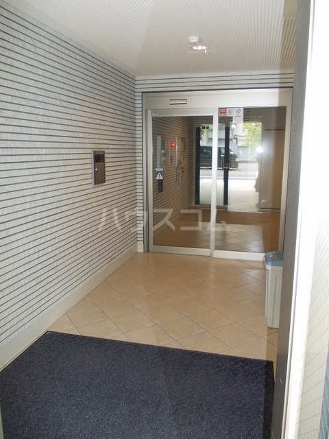 17/23 エントランス