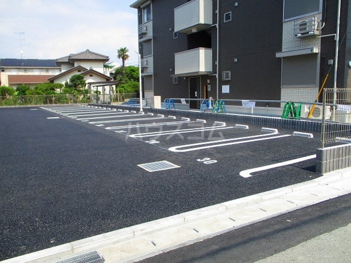 18/22 駐車場