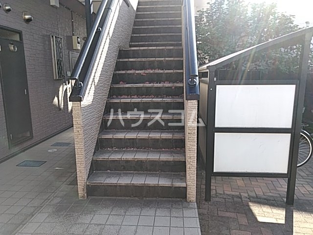 27/30 エントランス