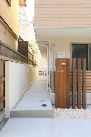 28/30 エントランス