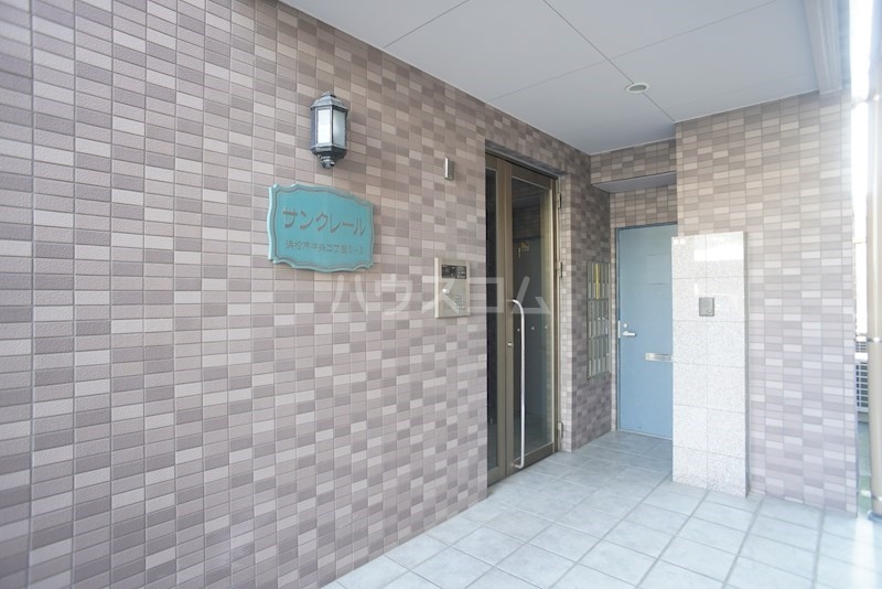 28/30 エントランス