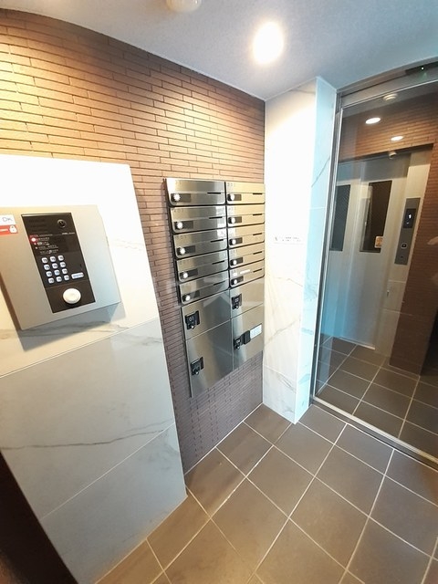 15/21 エントランス