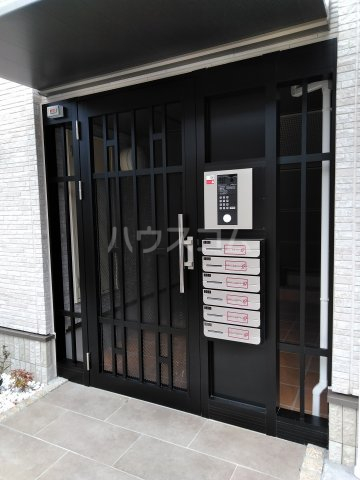 27/30 エントランス