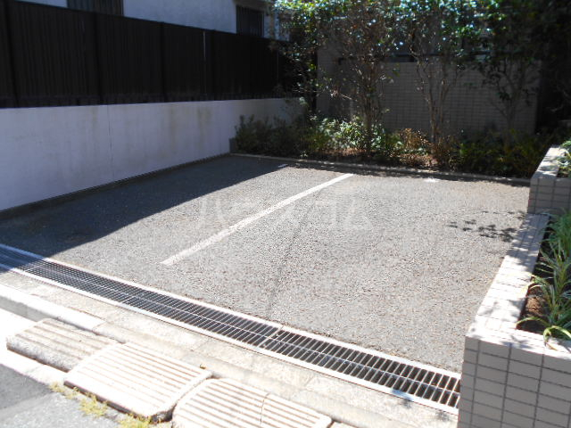 25/30 駐車場
