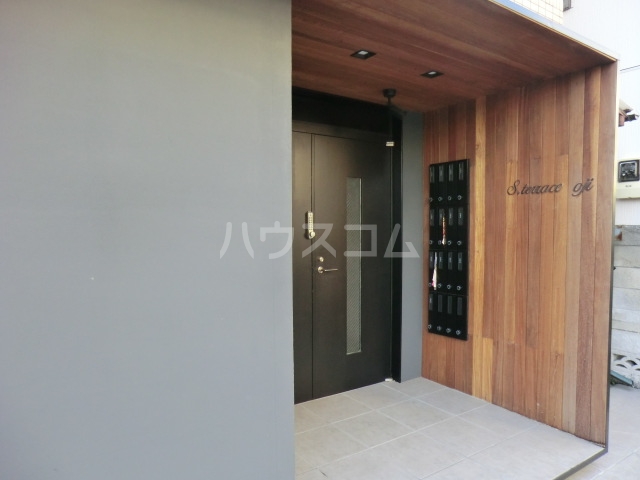 18/23 エントランス