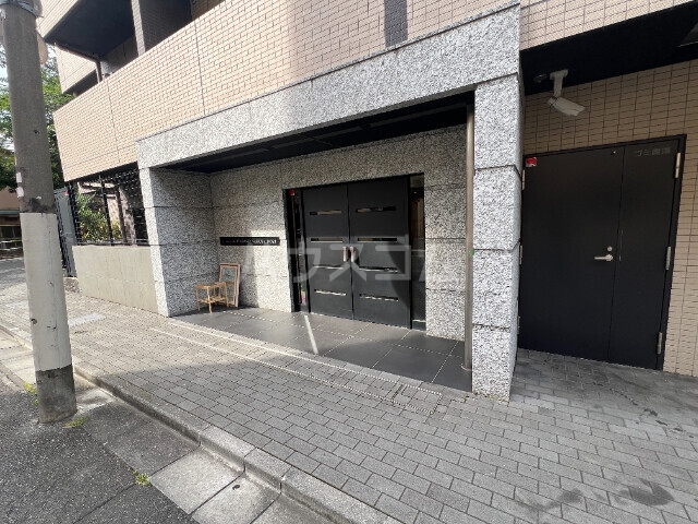 16/17 エントランス