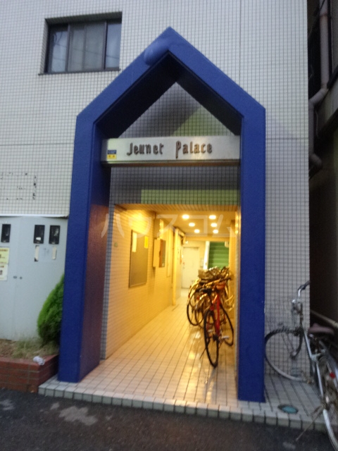 22/27 エントランス