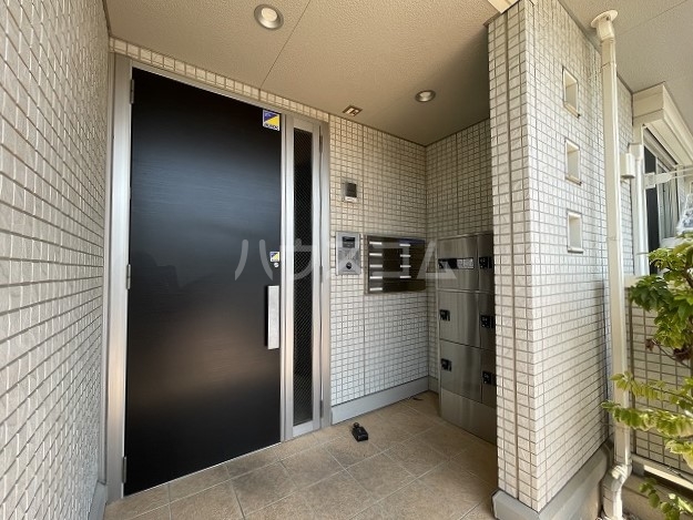 23/30 エントランス