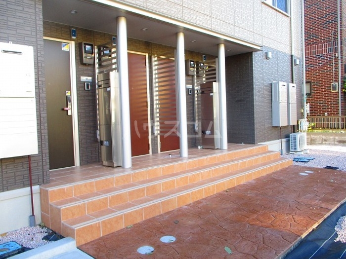 18/20 エントランス