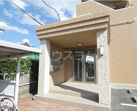 18/28 エントランス