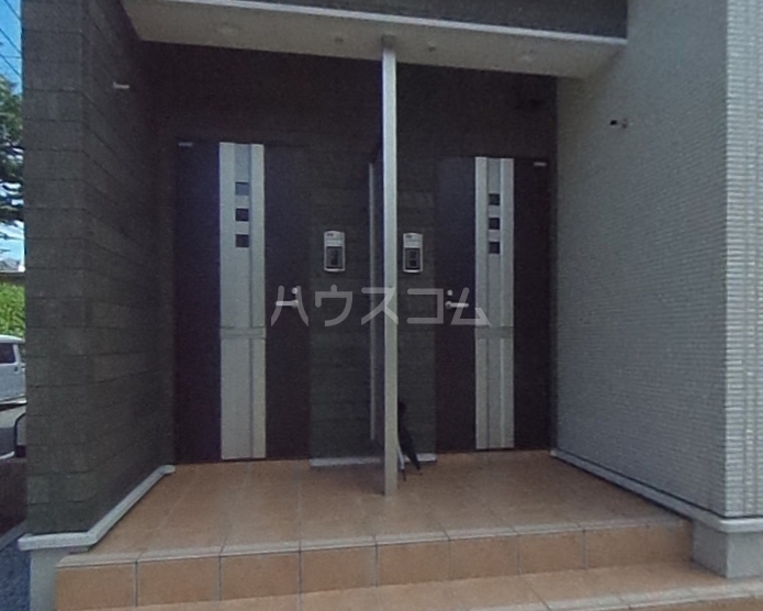 18/27 エントランス