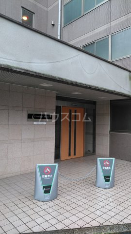 26/30 エントランス