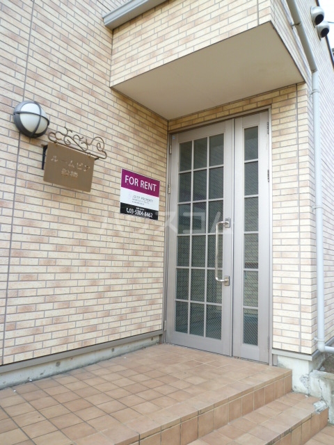 18/25 エントランス