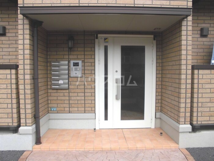 26/30 エントランス