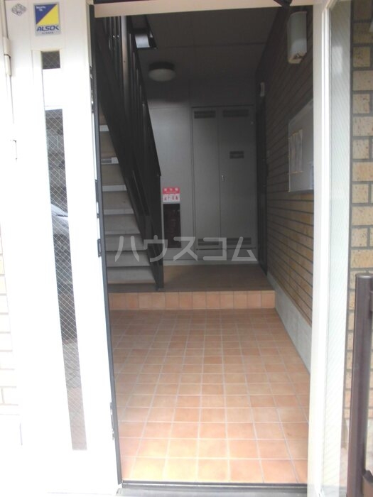 27/30 エントランス