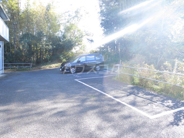 2/3 駐車場