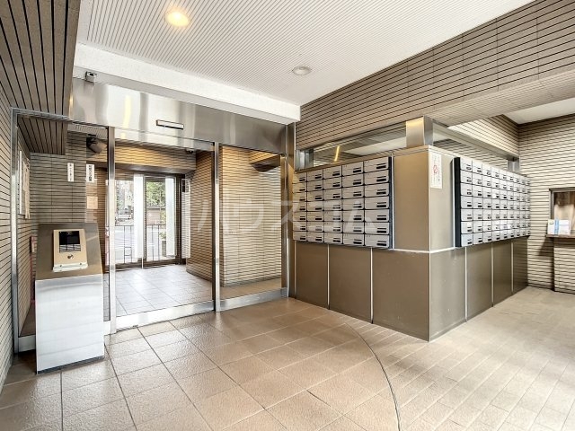 21/30 エントランス