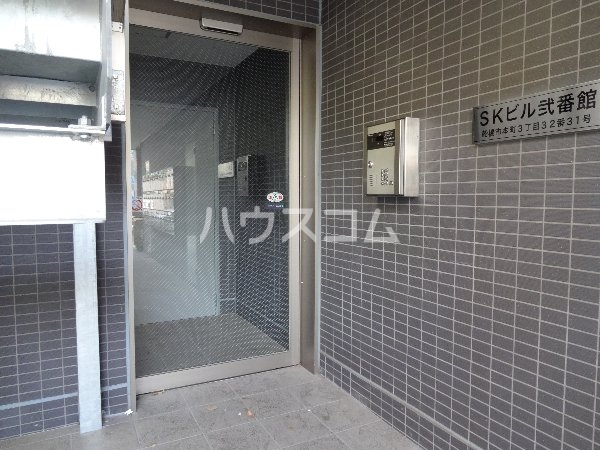 13/18 エントランス