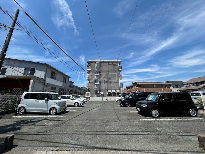 22/28 駐車場