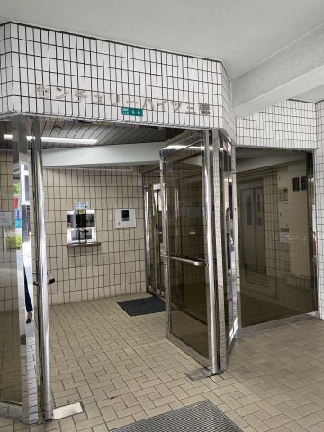 22/30 エントランス