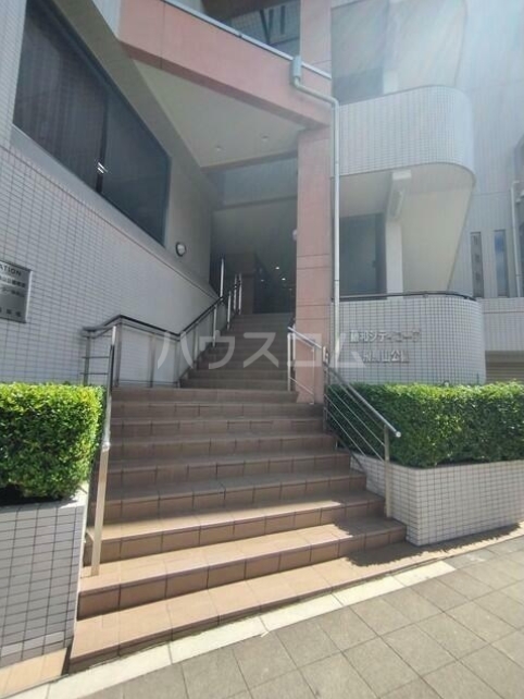 16/27 エントランス