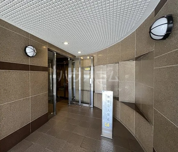 17/27 エントランス