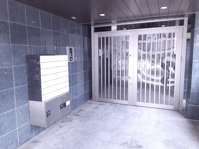 22/28 エントランス