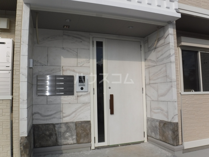 17/19 エントランス