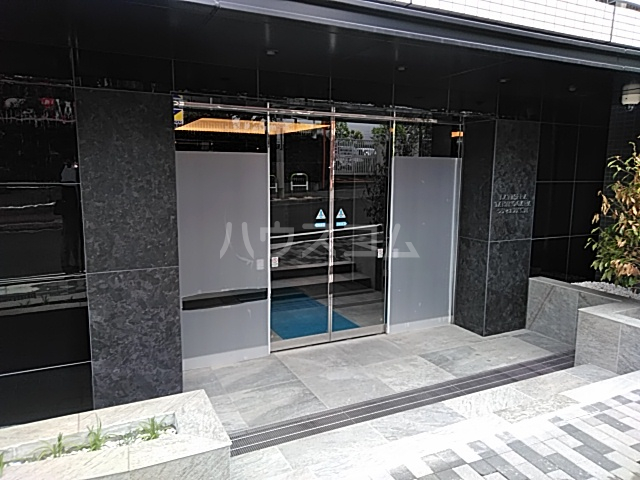 27/30 エントランス